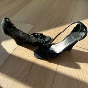 Coach black suede wedge strappy sandals size 8